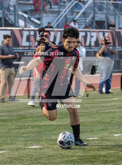 Thumbnail 2 in Progreso vs. Hidalgo (UIL Region IV 4A D1 Soccer Quarterfinals) photogallery.