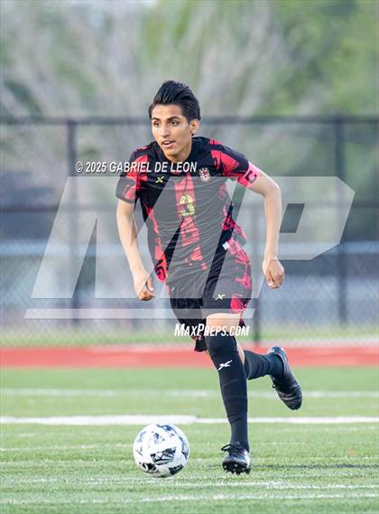Thumbnail 3 in Progreso vs. Hidalgo (UIL Region IV 4A D1 Soccer Quarterfinals) photogallery.