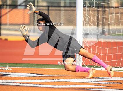 Thumbnail 2 in Progreso vs. Hidalgo (UIL Region IV 4A D1 Soccer Quarterfinals) photogallery.