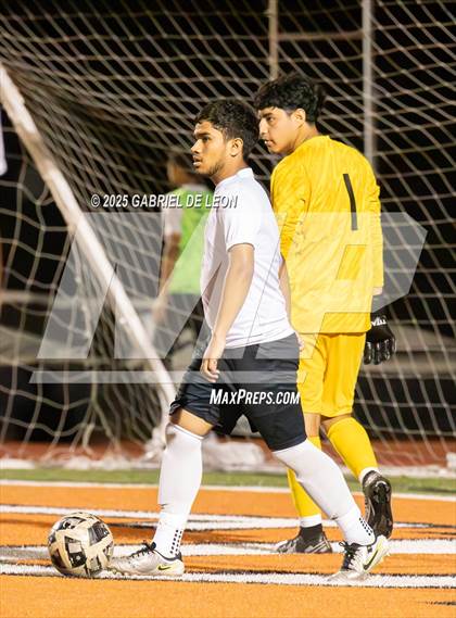 Thumbnail 3 in Progreso vs. Hidalgo (UIL Region IV 4A D1 Soccer Quarterfinals) photogallery.