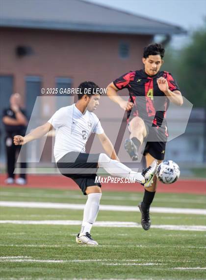 Thumbnail 1 in Progreso vs. Hidalgo (UIL Region IV 4A D1 Soccer Quarterfinals) photogallery.