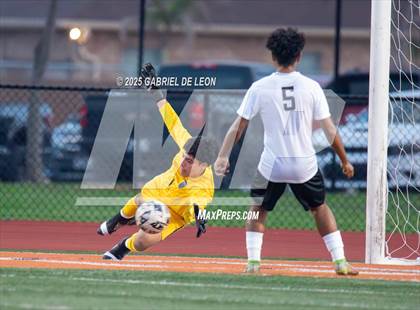 Thumbnail 2 in Progreso vs. Hidalgo (UIL Region IV 4A D1 Soccer Quarterfinals) photogallery.