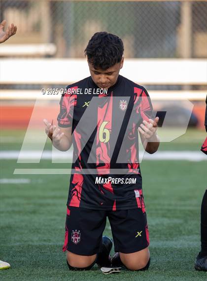 Thumbnail 2 in Progreso vs. Hidalgo (UIL Region IV 4A D1 Soccer Quarterfinals) photogallery.