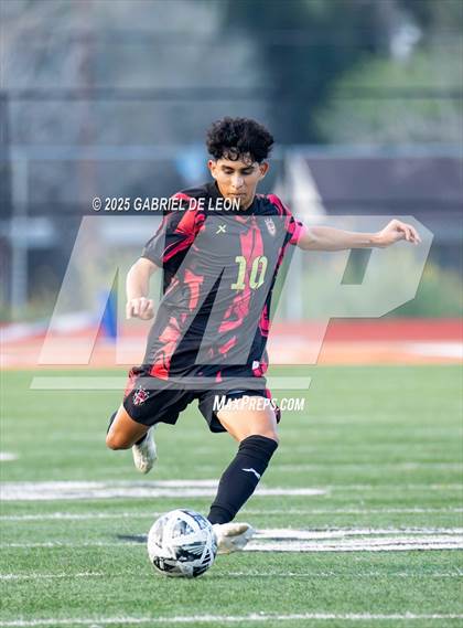 Thumbnail 3 in Progreso vs. Hidalgo (UIL Region IV 4A D1 Soccer Quarterfinals) photogallery.