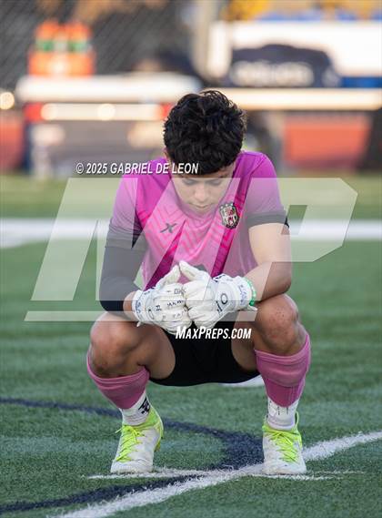 Thumbnail 2 in Progreso vs. Hidalgo (UIL Region IV 4A D1 Soccer Quarterfinals) photogallery.
