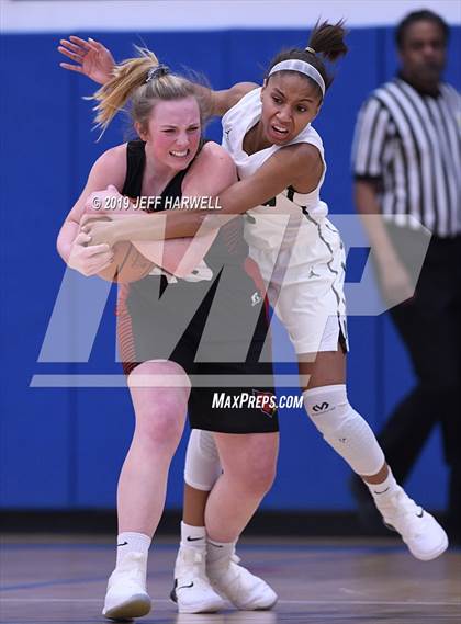 Thumbnail 3 in Canfield vs. Aurora  (OHSAA Division 1 District Semifinal) photogallery.