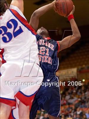 Thumbnail 2 in East Bakersfield vs Tulare Western (CS D2 Final) photogallery.