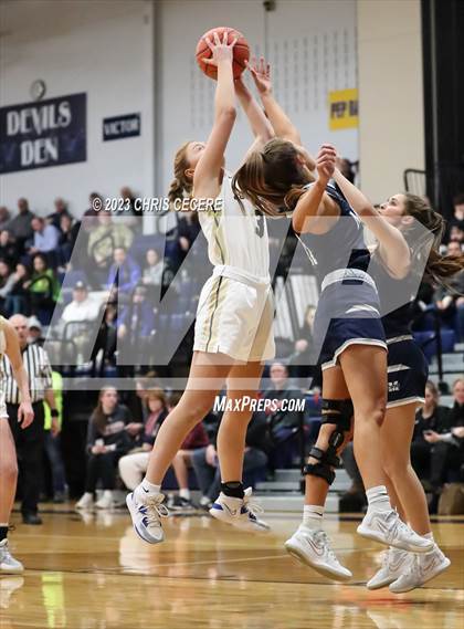 Thumbnail 2 in Sutherland vs. Our Lady of Mercy (Section 5 Class A Semifinal) photogallery.