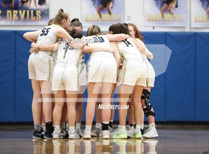 Thumbnail 2 in Sutherland vs. Our Lady of Mercy (Section 5 Class A Semifinal) photogallery.