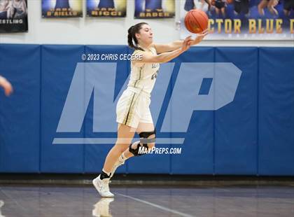Thumbnail 2 in Sutherland vs. Our Lady of Mercy (Section 5 Class A Semifinal) photogallery.