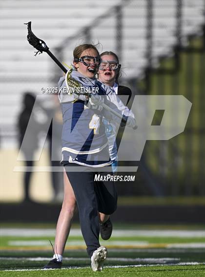 Thumbnail 3 in University School of Milwaukee @ Kenosha Storm JV photogallery.