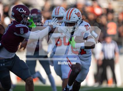 Thumbnail 3 in A&M Consolidated vs. La Porte (UIL Football 5A D1 Region III Semifinal) photogallery.