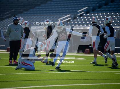 Thumbnail 1 in A&M Consolidated vs. La Porte (UIL Football 5A D1 Region III Semifinal) photogallery.