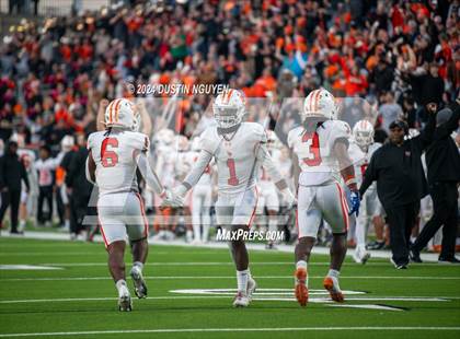 Thumbnail 1 in A&M Consolidated vs. La Porte (UIL Football 5A D1 Region III Semifinal) photogallery.