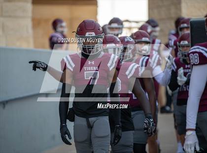 Thumbnail 3 in A&M Consolidated vs. La Porte (UIL Football 5A D1 Region III Semifinal) photogallery.