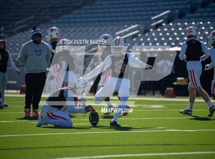 Thumbnail 3 in A&M Consolidated vs. La Porte (UIL Football 5A D1 Region III Semifinal) photogallery.