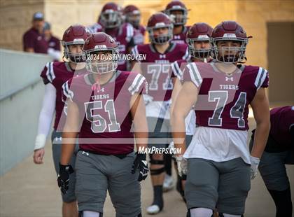 Thumbnail 2 in A&M Consolidated vs. La Porte (UIL Football 5A D1 Region III Semifinal) photogallery.