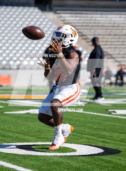 Thumbnail 3 in A&M Consolidated vs. La Porte (UIL Football 5A D1 Region III Semifinal) photogallery.