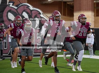 Thumbnail 2 in A&M Consolidated vs. La Porte (UIL Football 5A D1 Region III Semifinal) photogallery.