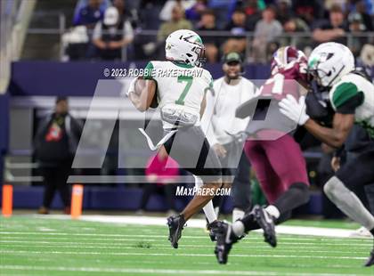 Thumbnail 1 in DeSoto vs. Summer Creek (UIL 6A D2 Football Final) photogallery.