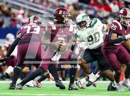 Thumbnail 1 in DeSoto vs. Summer Creek (UIL 6A D2 Football Final) photogallery.