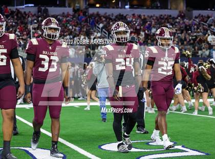 Thumbnail 3 in DeSoto vs. Summer Creek (UIL 6A D2 Football Final) photogallery.