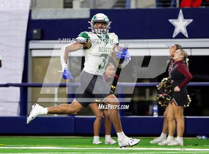 Thumbnail 3 in DeSoto vs. Summer Creek (UIL 6A D2 Football Final) photogallery.