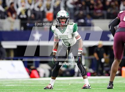 Thumbnail 2 in DeSoto vs. Summer Creek (UIL 6A D2 Football Final) photogallery.