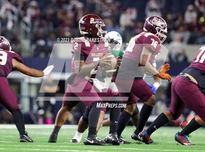 Thumbnail 2 in DeSoto vs. Summer Creek (UIL 6A D2 Football Final) photogallery.