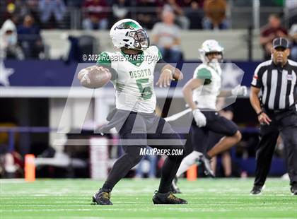 Thumbnail 1 in DeSoto vs. Summer Creek (UIL 6A D2 Football Final) photogallery.