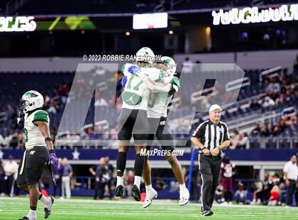 Thumbnail 3 in DeSoto vs. Summer Creek (UIL 6A D2 Football Final) photogallery.
