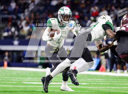 Thumbnail 1 in DeSoto vs. Summer Creek (UIL 6A D2 Football Final) photogallery.