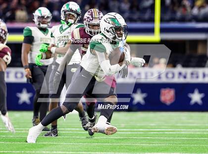 Thumbnail 2 in DeSoto vs. Summer Creek (UIL 6A D2 Football Final) photogallery.