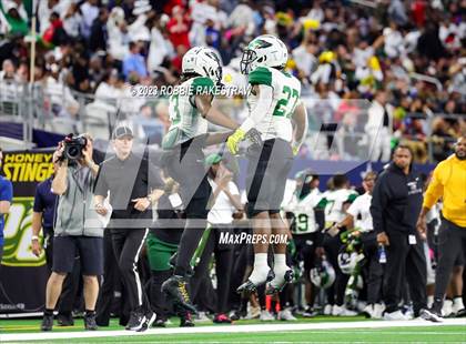 Thumbnail 2 in DeSoto vs. Summer Creek (UIL 6A D2 Football Final) photogallery.