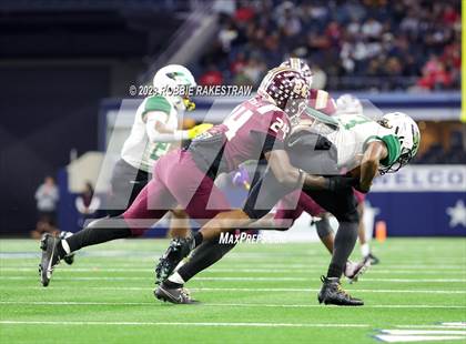 Thumbnail 1 in DeSoto vs. Summer Creek (UIL 6A D2 Football Final) photogallery.