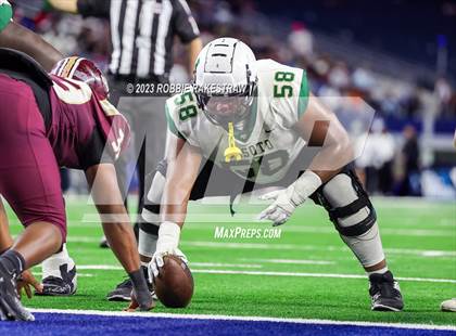 Thumbnail 2 in DeSoto vs. Summer Creek (UIL 6A D2 Football Final) photogallery.