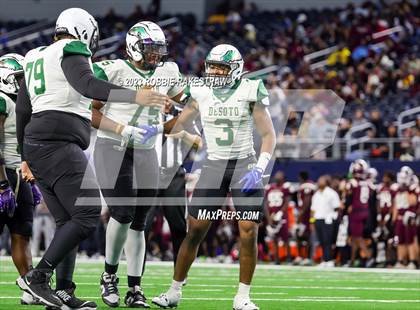 Thumbnail 2 in DeSoto vs. Summer Creek (UIL 6A D2 Football Final) photogallery.