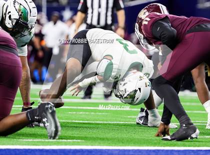 Thumbnail 1 in DeSoto vs. Summer Creek (UIL 6A D2 Football Final) photogallery.