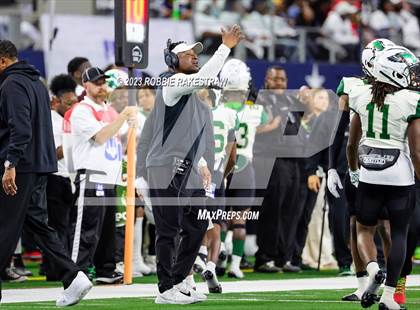 Thumbnail 1 in DeSoto vs. Summer Creek (UIL 6A D2 Football Final) photogallery.