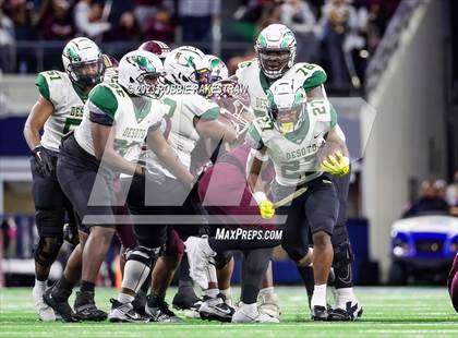 Thumbnail 1 in DeSoto vs. Summer Creek (UIL 6A D2 Football Final) photogallery.