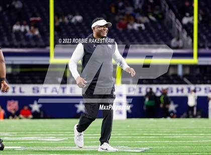 Thumbnail 3 in DeSoto vs. Summer Creek (UIL 6A D2 Football Final) photogallery.