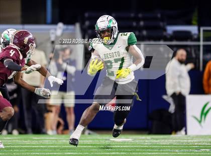 Thumbnail 3 in DeSoto vs. Summer Creek (UIL 6A D2 Football Final) photogallery.