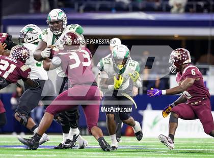 Thumbnail 2 in DeSoto vs. Summer Creek (UIL 6A D2 Football Final) photogallery.