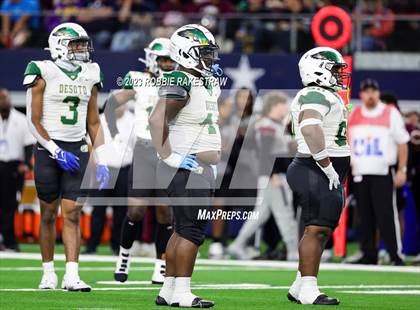 Thumbnail 2 in DeSoto vs. Summer Creek (UIL 6A D2 Football Final) photogallery.