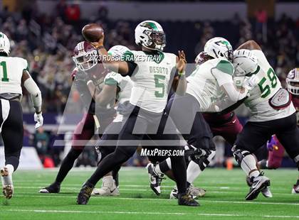 Thumbnail 2 in DeSoto vs. Summer Creek (UIL 6A D2 Football Final) photogallery.