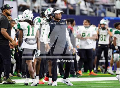 Thumbnail 2 in DeSoto vs. Summer Creek (UIL 6A D2 Football Final) photogallery.