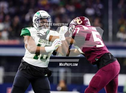 Thumbnail 1 in DeSoto vs. Summer Creek (UIL 6A D2 Football Final) photogallery.