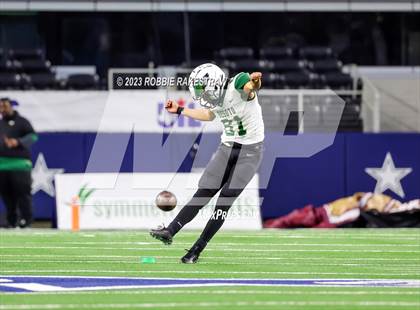 Thumbnail 1 in DeSoto vs. Summer Creek (UIL 6A D2 Football Final) photogallery.