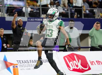 Thumbnail 3 in DeSoto vs. Summer Creek (UIL 6A D2 Football Final) photogallery.