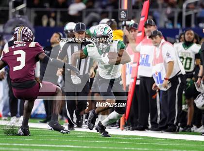 Thumbnail 3 in DeSoto vs. Summer Creek (UIL 6A D2 Football Final) photogallery.